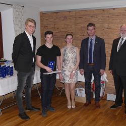 Überreichung des Sporttalents an Paul Martel (Zweiter von links)