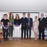 Gruppenfoto mit den Geehrten Paul Martel, Anna-Lena Schärfke, Selina Straßberger