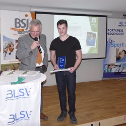 Paul Martel mit BLSV-Kreisvorsitzenden Otto Baumann