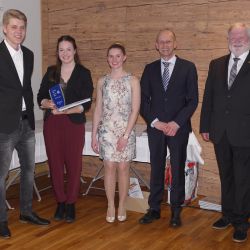 Überreichung des Sporttalents an Franziska Reiner (Zweite von links)